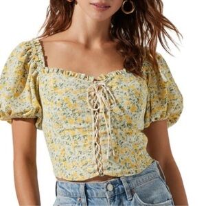 ASTR the Label NWT Lace-Up Floral Puff Sleeve Crop Top, Size large